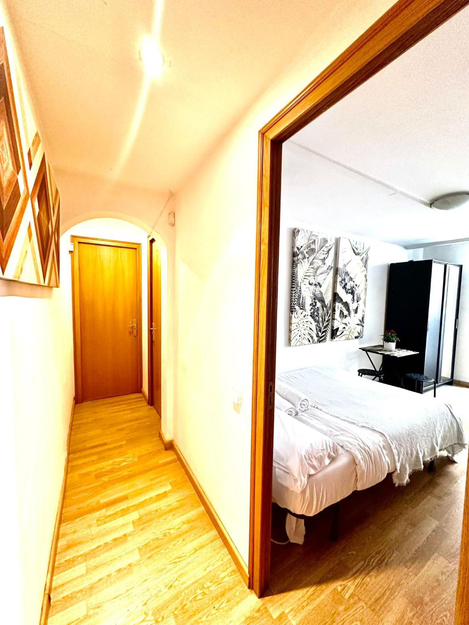 Private Rooms In City Center Barcelona Exterior foto