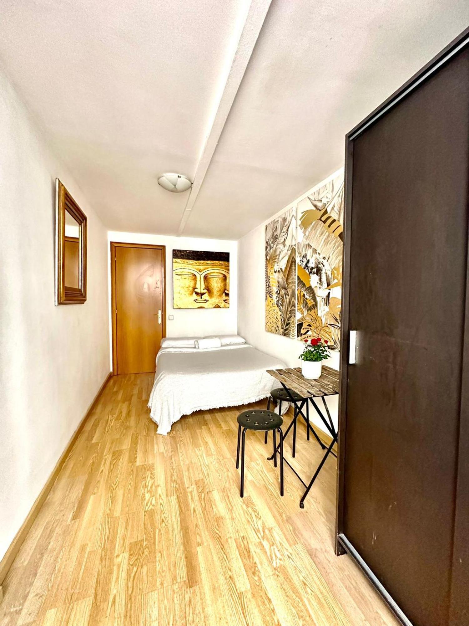 Private Rooms In City Center Barcelona Exterior foto