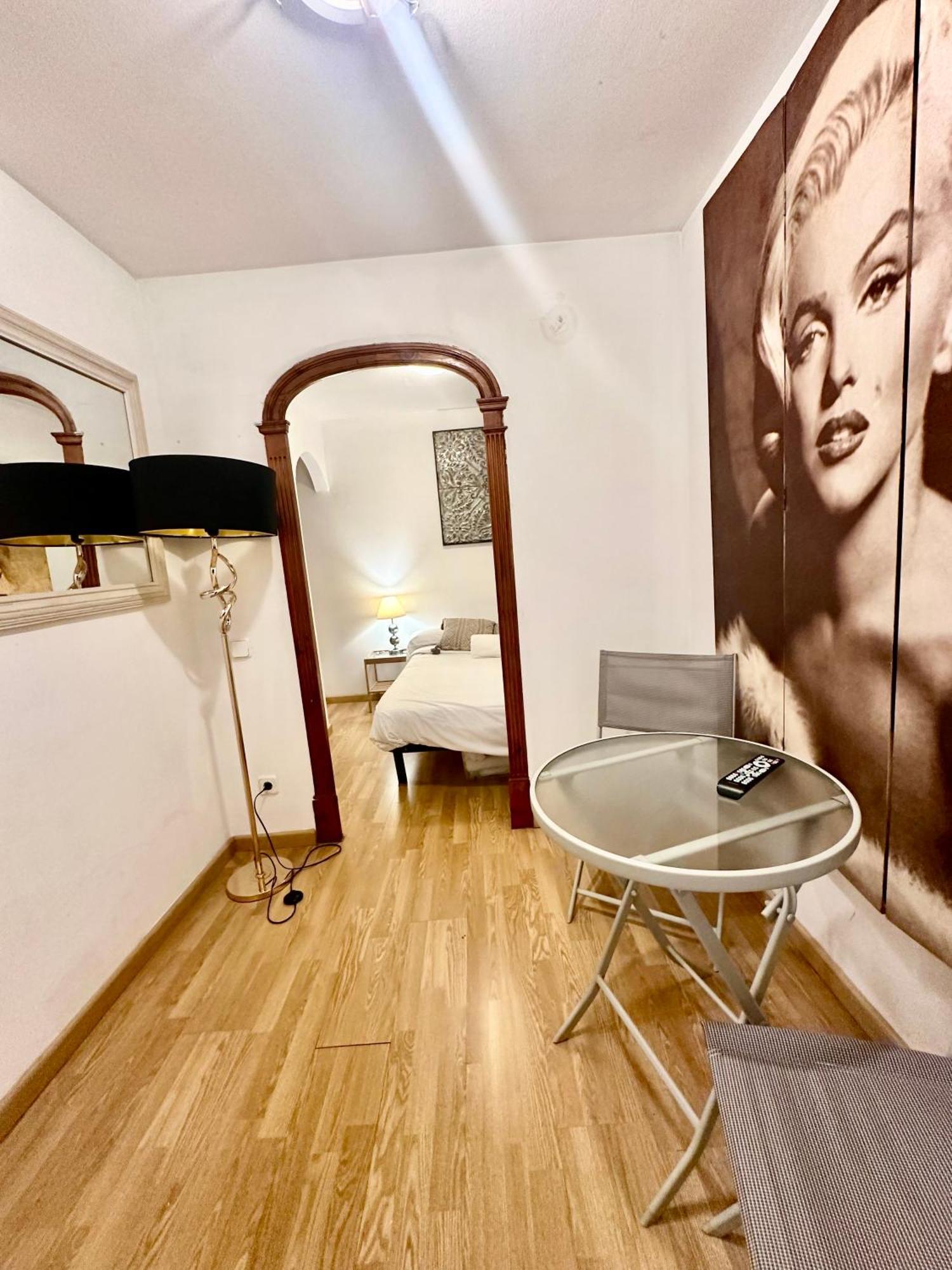 Private Rooms In City Center Barcelona Exterior foto